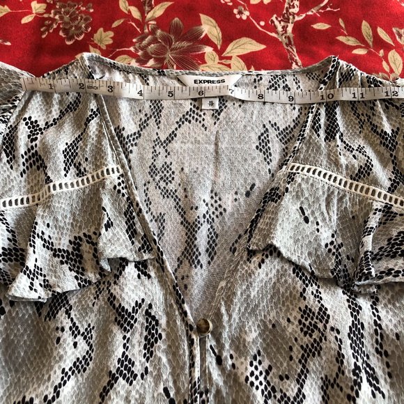 Eye-Catching Snakeskin Flutter Sleeve Tie-Front Blouse by Express XS - Picture 9 of 16